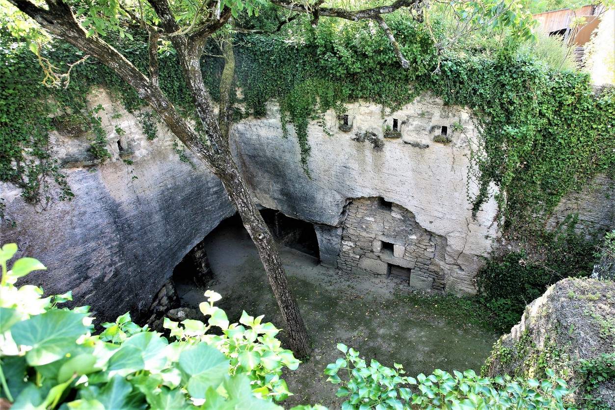 Troglodytes & Sarcophages